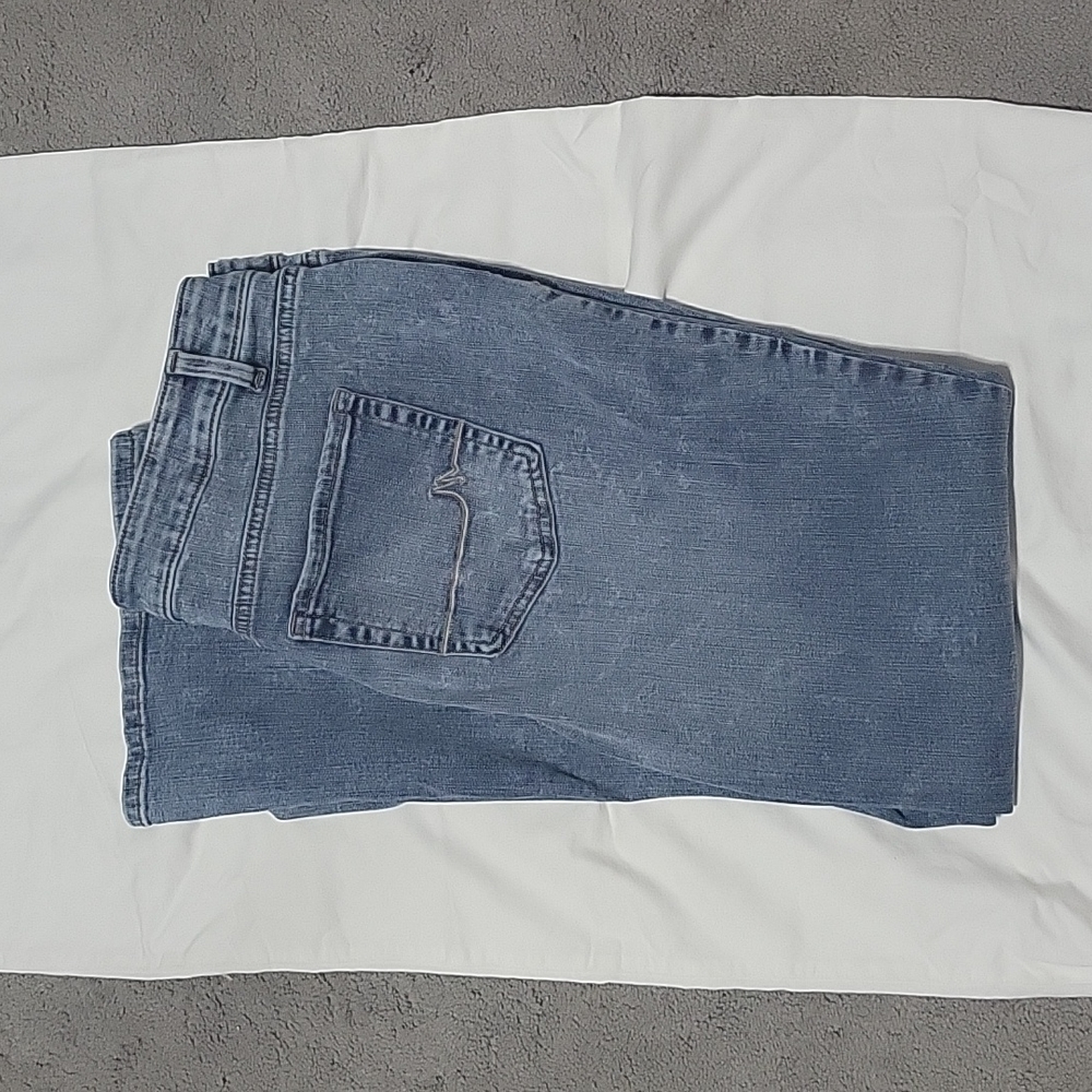 Euc womens Maurices bootcut sz 14 short